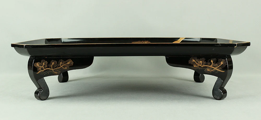 1831 (Tenpo 2) Gold Makie Lacquer Suzuri Buta "Hawk on Pine Tree Aiming at Little Bird" with Box V659 - Image 12