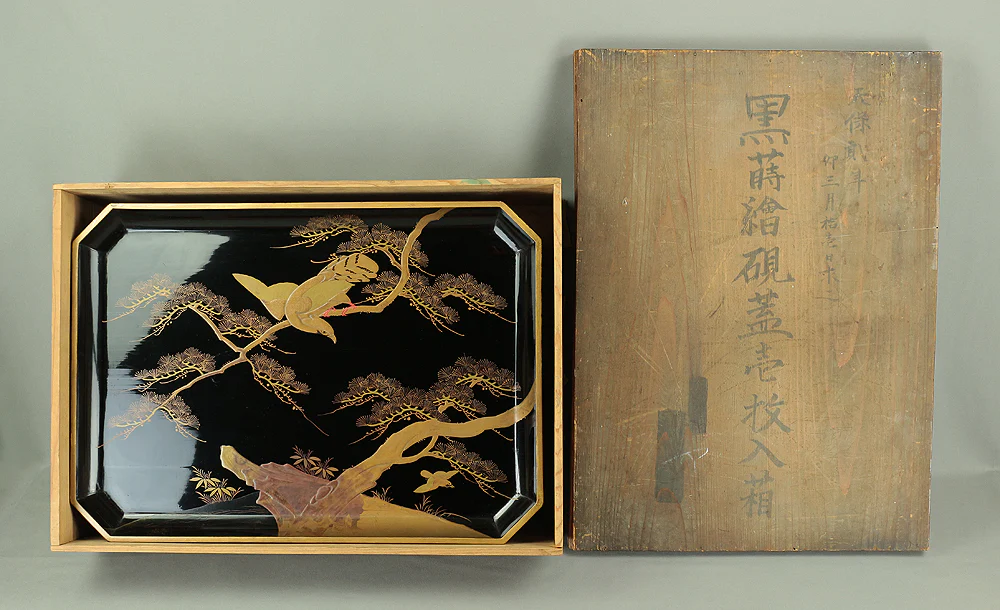 1831 (Tenpo 2) Gold Makie Lacquer Suzuri Buta "Hawk on Pine Tree Aiming at Little Bird" with Box V659 - Image 25