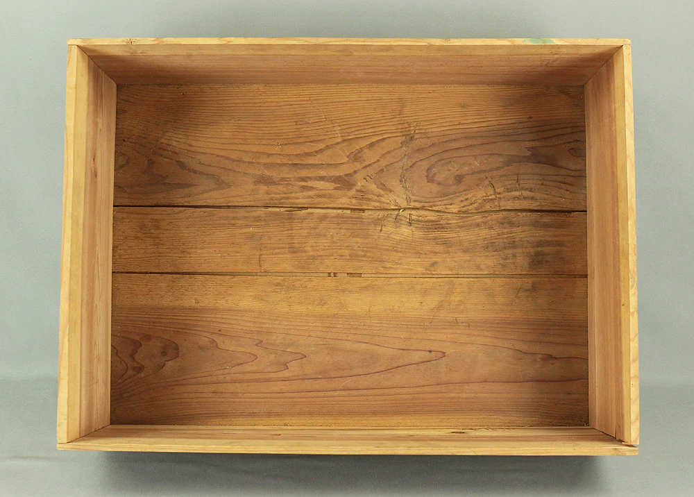 1831 (Tenpo 2) Gold Makie Lacquer Suzuri Buta "Hawk on Pine Tree Aiming at Little Bird" with Box V659 - Image 29