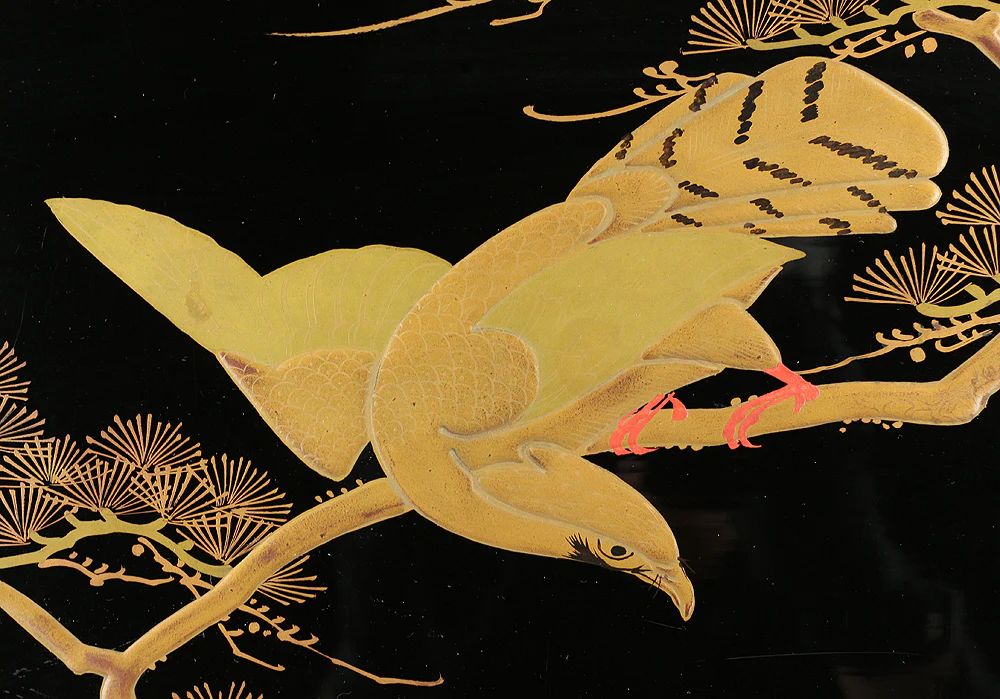 1831 (Tenpo 2) Gold Makie Lacquer Suzuri Buta "Hawk on Pine Tree Aiming at Little Bird" with Box V659 - Image 5