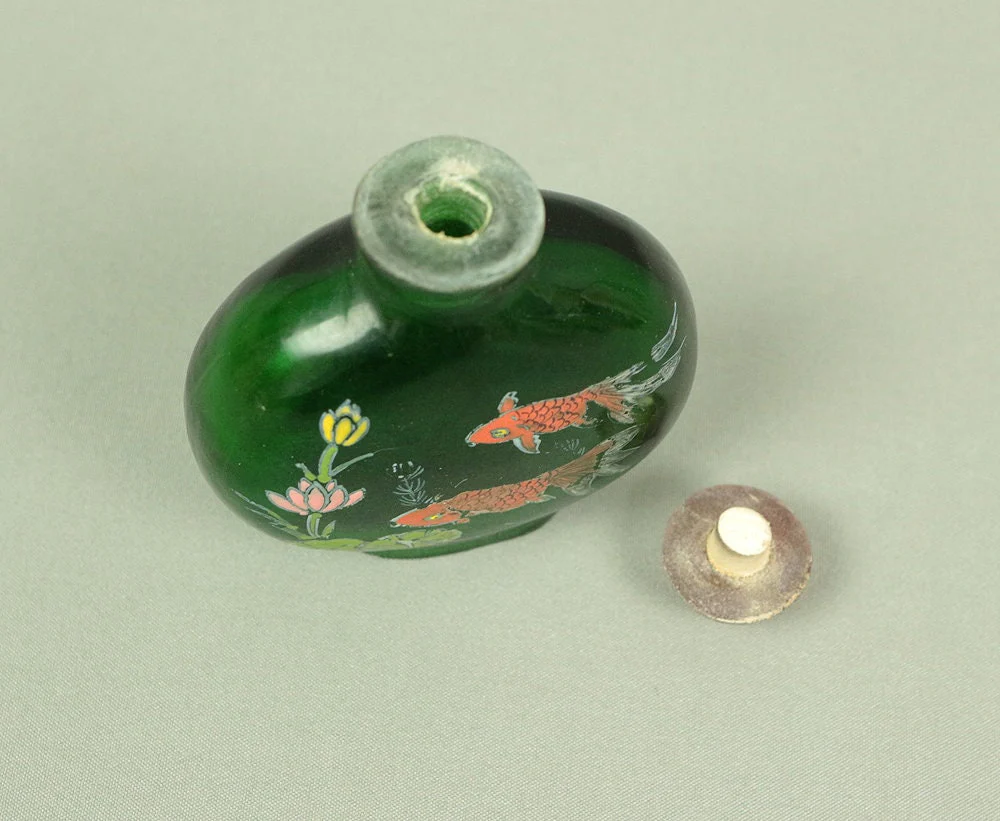 中国 Chinese Green Glass Snuff Bottle / Swimming Red & Yellow Gold fish Lotus Powdered tobacco Cigarette Art Decorate Appreciation Collection - Image 10