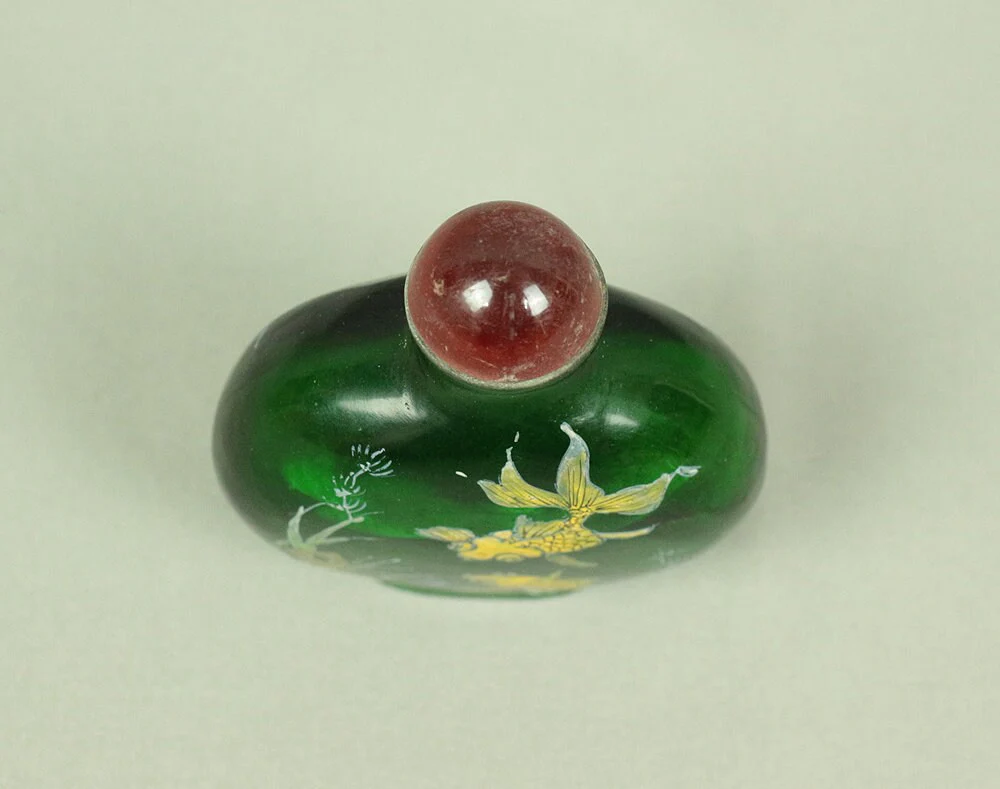 中国 Chinese Green Glass Snuff Bottle / Swimming Red & Yellow Gold fish Lotus Powdered tobacco Cigarette Art Decorate Appreciation Collection - Image 8