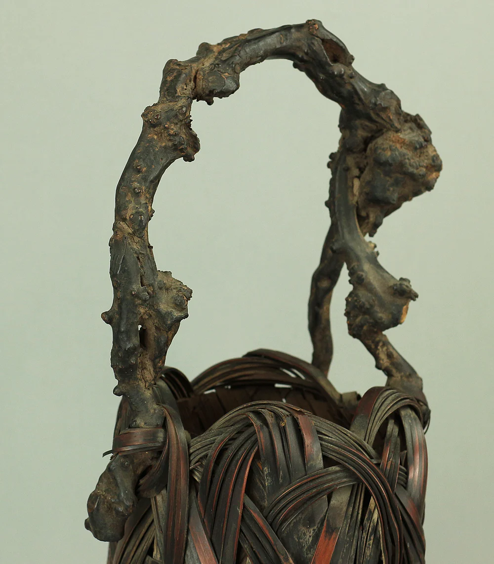 Japanese Elaborately Woven Bamboo Flower Vase with Wooden Handle Basket Hanakago for Ikebana, flower arrangement, Hanaike etc V696 - Image 4