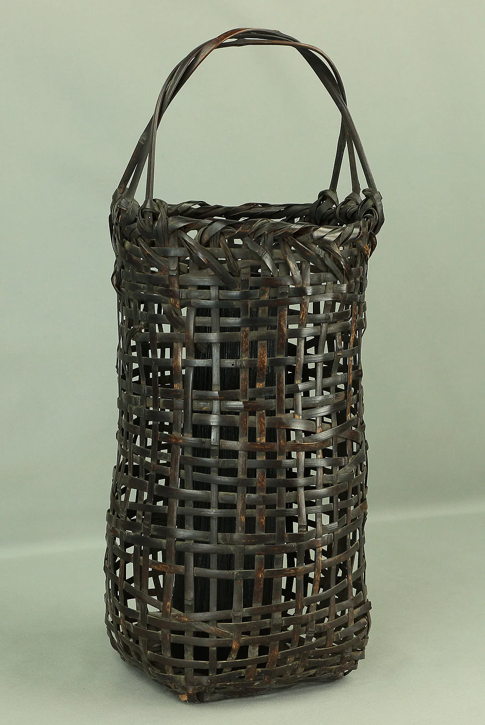 Japanese Woven Bamboo Flower Vase with Handle Basket Hanakago suited in a tea room for Ikebana, flower arrangement, Hanaike, etc V775 - Image 3