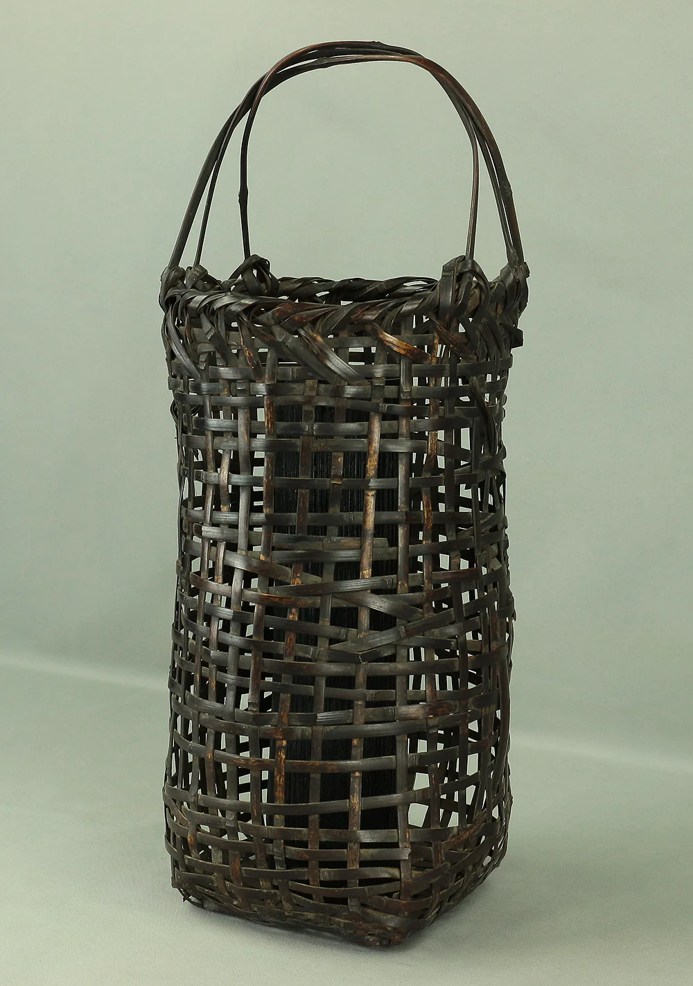 Japanese Woven Bamboo Flower Vase with Handle Basket Hanakago suited in a tea room for Ikebana, flower arrangement, Hanaike, etc V775 - Image 4