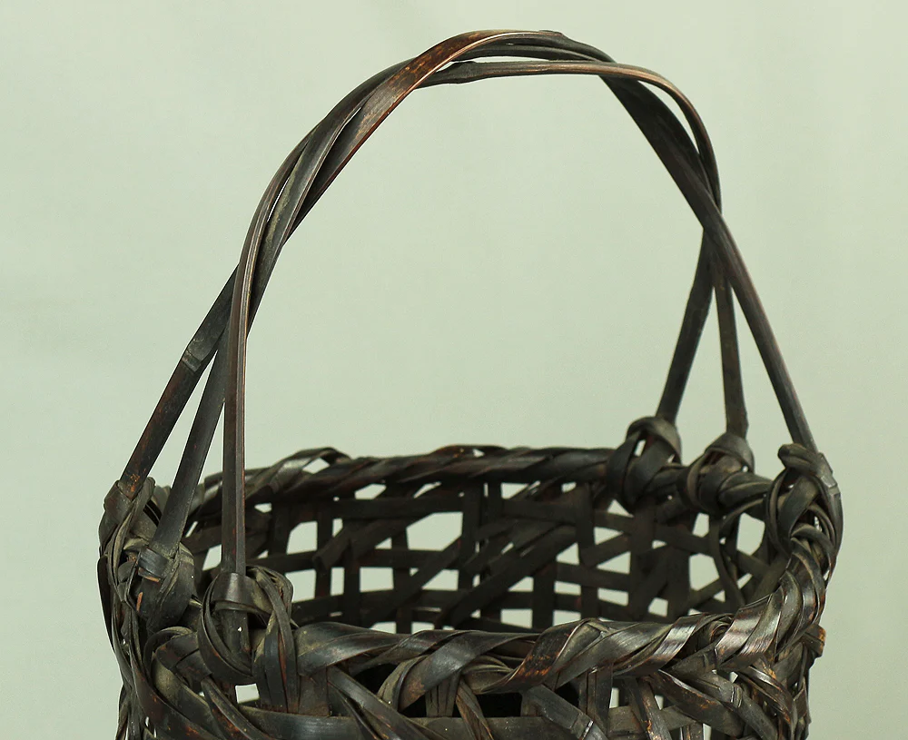 Japanese Woven Bamboo Flower Vase with Handle Basket Hanakago suited in a tea room for Ikebana, flower arrangement, Hanaike, etc V775 - Image 6