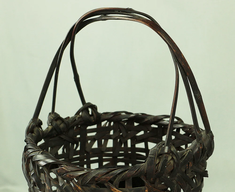 Japanese Woven Bamboo Flower Vase with Handle Basket Hanakago suited in a tea room for Ikebana, flower arrangement, Hanaike, etc V775 - Image 7