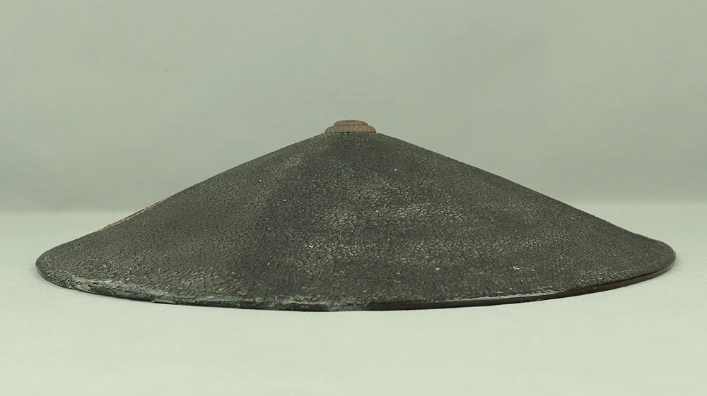 Jingasa Japanese Samurai hat helmet Gold and Black Lacquer Wood Crest of Maruni Nagato Mitsuboshi 'Three Stars and a straight line in Circle Shape' V726 - Image 11