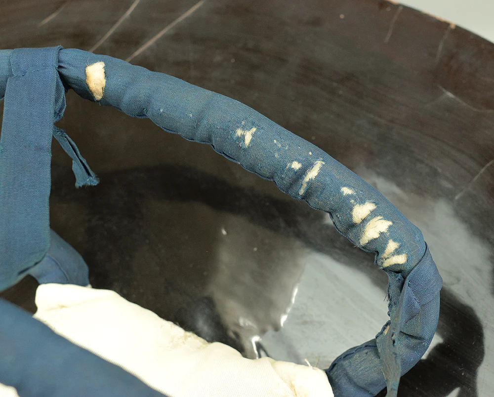 Jingasa Japanese Samurai hat helmet Gold and Black Lacquer Wood Crest of Maruni Nagato Mitsuboshi 'Three Stars and a straight line in Circle Shape' V726 - Image 20