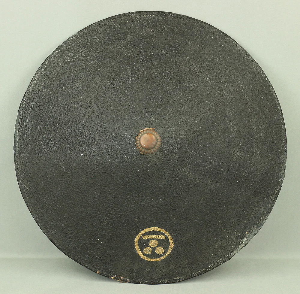 Jingasa Japanese Samurai hat helmet Gold and Black Lacquer Wood Crest of Maruni Nagato Mitsuboshi 'Three Stars and a straight line in Circle Shape' V726 - Image 6