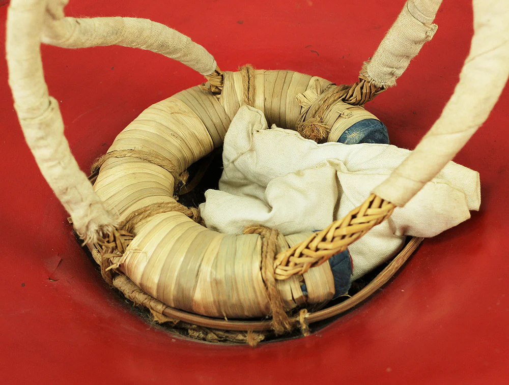 Jingasa Japanese Samurai hat helmet Gold, Black, Vermilion Lacquer Crest of 'Outside Four Handles and Nail Puller Shape' Sotoyotsu Kanni Kuginuki V724 - Image 13