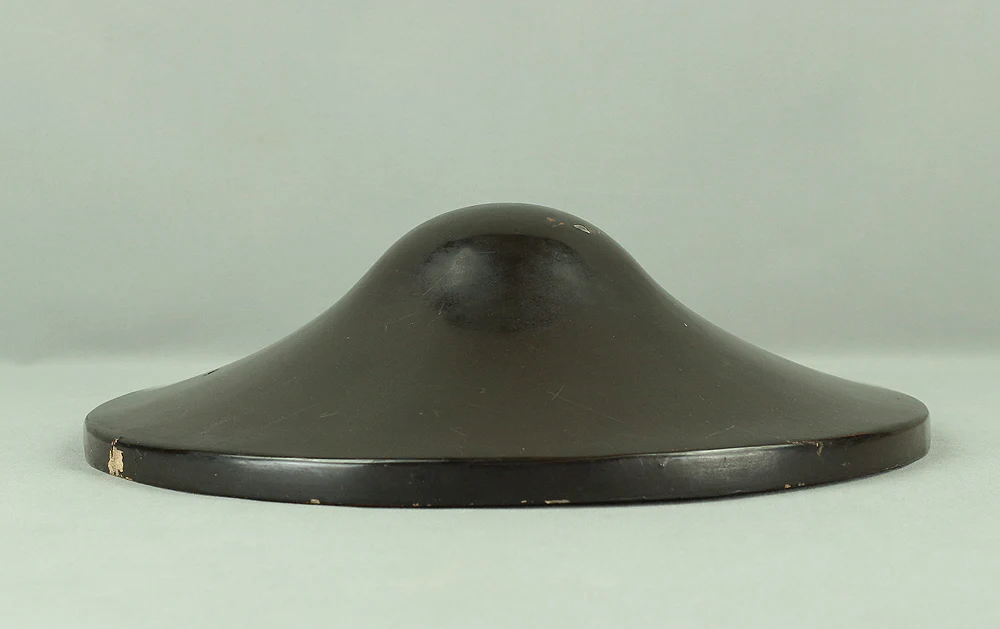 Jingasa Japanese Samurai hat helmet Gold, Black, Vermilion Lacquer Crest of 'Outside Four Handles and Nail Puller Shape' Sotoyotsu Kanni Kuginuki V724 - Image 9