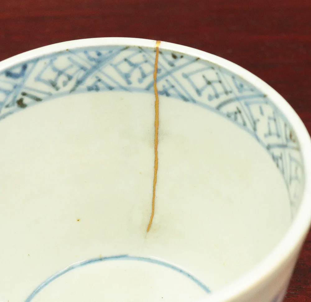 Kintsugi repairing (pottery with a lacquer mixed with gold) Ko-imari Old Imari Sometsuke Soba Choko Cup & Nishiki-de Imari beautiful multi-colored plate V592 - Image 11