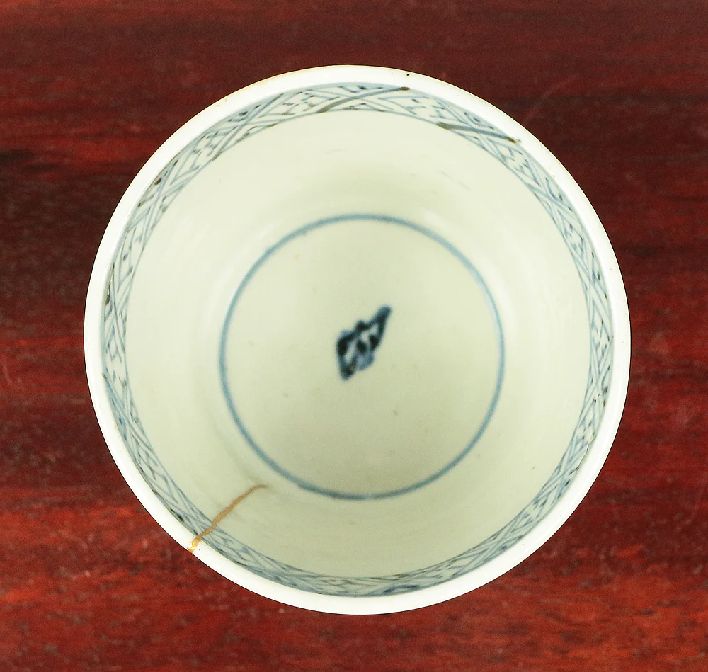 Kintsugi repairing (pottery with a lacquer mixed with gold) Ko-imari Old Imari Sometsuke Soba Choko Cup & Nishiki-de Imari beautiful multi-colored plate V592 - Image 12