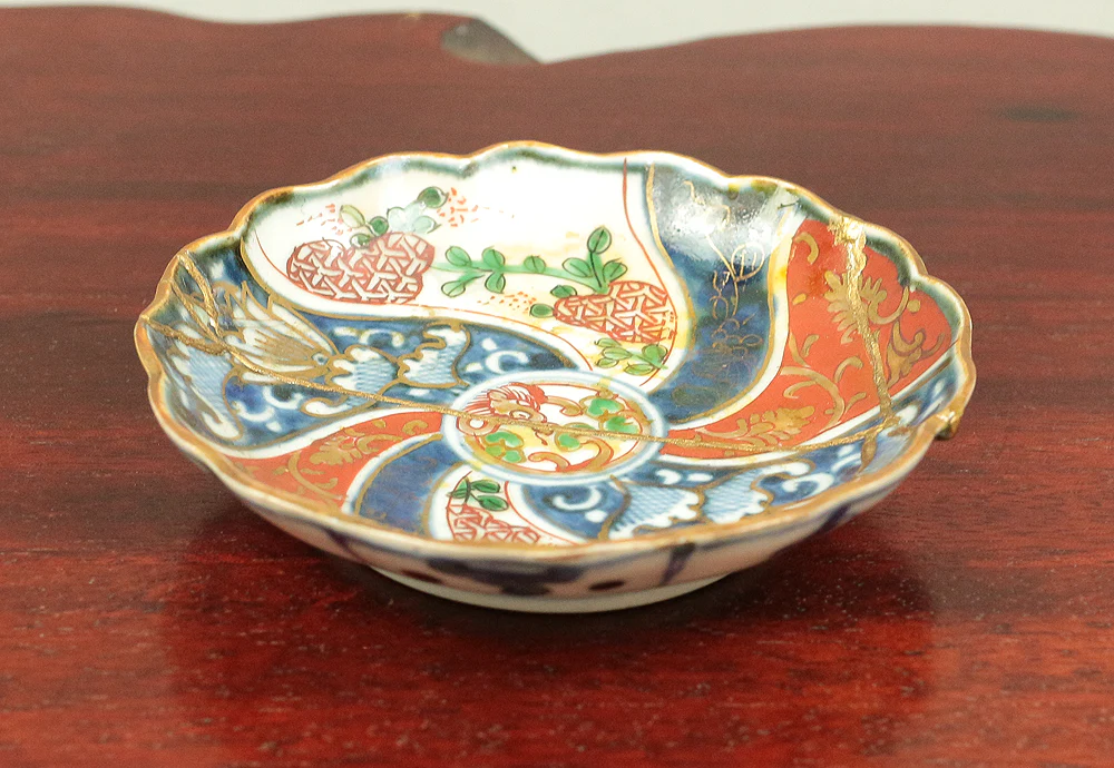 Kintsugi repairing (pottery with a lacquer mixed with gold) Ko-imari Old Imari Sometsuke Soba Choko Cup & Nishiki-de Imari beautiful multi-colored plate V592 - Image 16