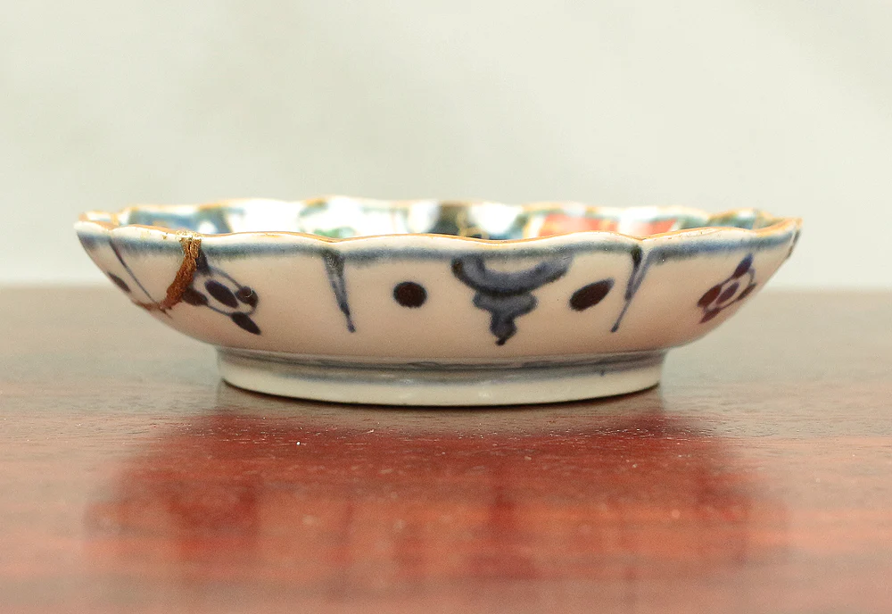 Kintsugi repairing (pottery with a lacquer mixed with gold) Ko-imari Old Imari Sometsuke Soba Choko Cup & Nishiki-de Imari beautiful multi-colored plate V592 - Image 25