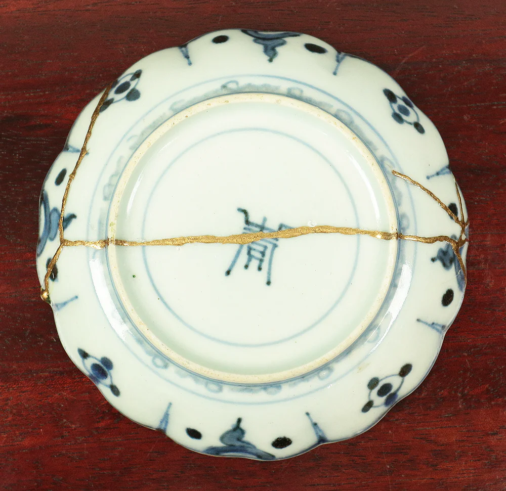 Kintsugi repairing (pottery with a lacquer mixed with gold) Ko-imari Old Imari Sometsuke Soba Choko Cup & Nishiki-de Imari beautiful multi-colored plate V592 - Image 29