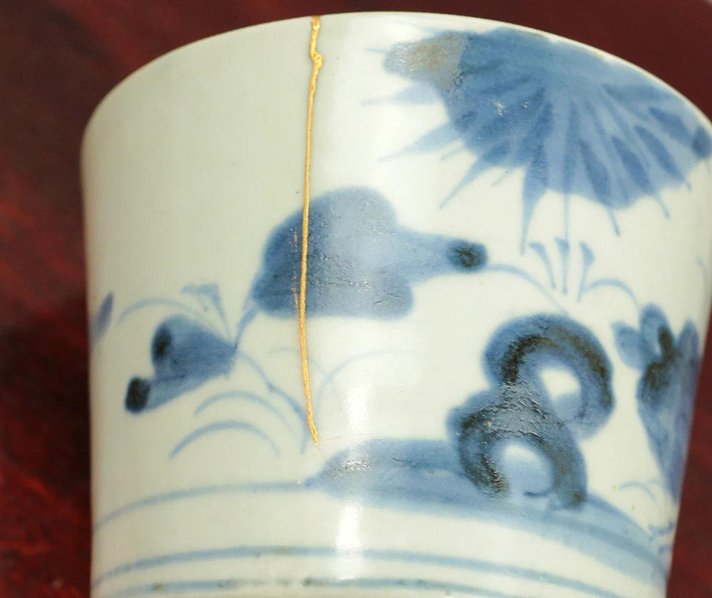 Kintsugi repairing (pottery with a lacquer mixed with gold) Ko-imari Old Imari Sometsuke Soba Choko Cup & Nishiki-de Imari beautiful multi-colored plate V592 - Image 5