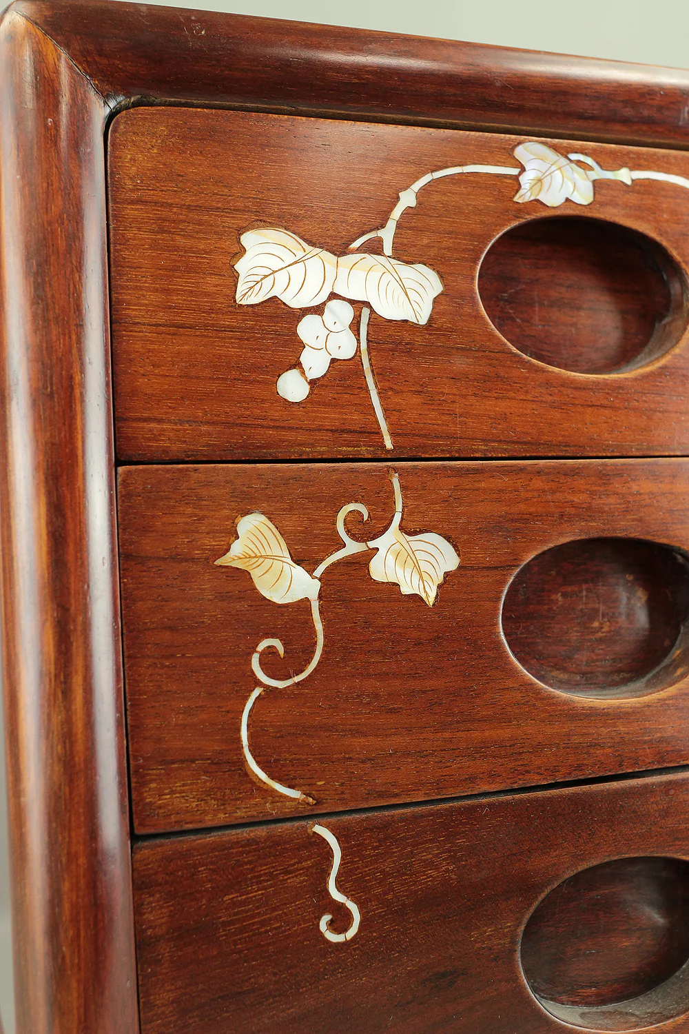 Korean art Cabinet inlaid Raden, mother of pearl Grape design Small Tansu Three Drawers V732 - Image 8