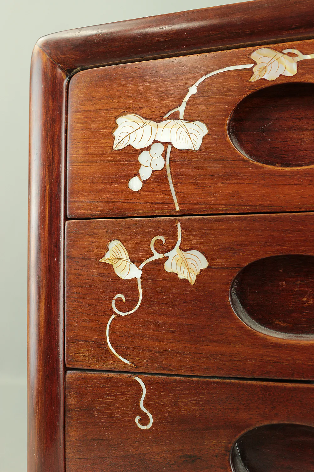 Korean art Cabinet inlaid Raden, mother of pearl Grape design Small Tansu Three Drawers V732 - Image 9