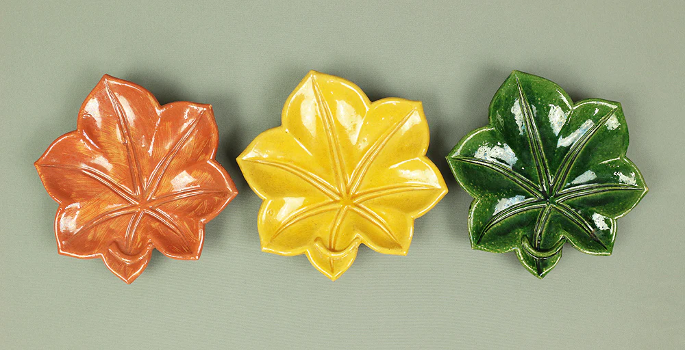 楽焼 RAKU ware Five Colored Plates Maple Leaf design 川崎和楽 KAWASAKI WARAKU Box V362 / Japanese Art Crafts Post-1940 Dish Kiln - Image 15