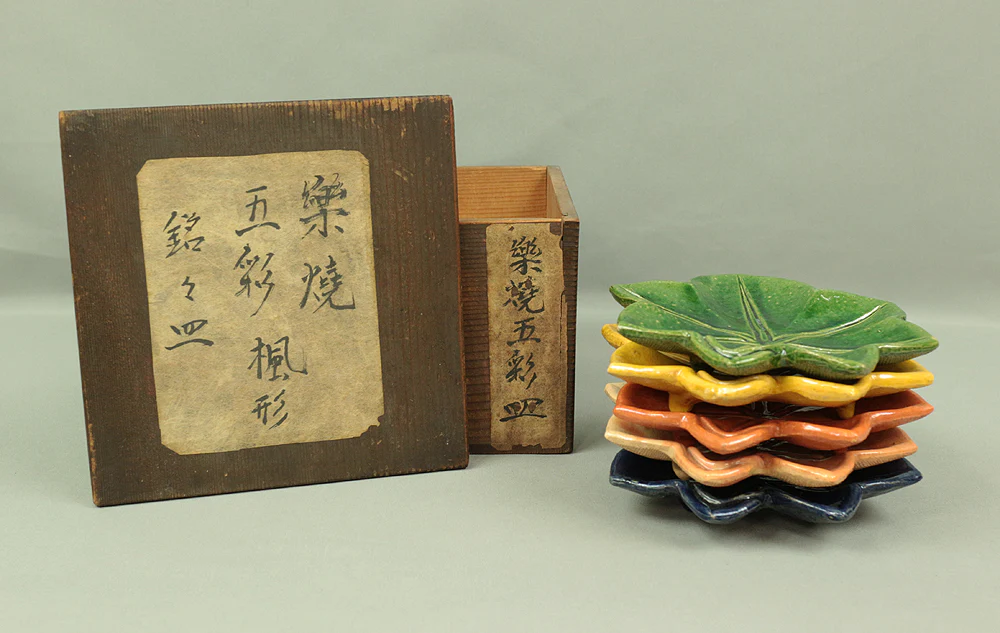 楽焼 RAKU ware Five Colored Plates Maple Leaf design 川崎和楽 KAWASAKI WARAKU Box V362 / Japanese Art Crafts Post-1940 Dish Kiln - Image 19