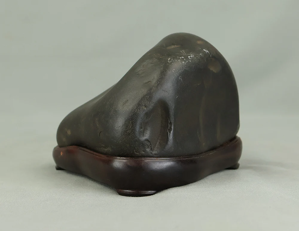 Suiseki Black Stone 4.2kg with Wooden Stand VB107 - Image 10