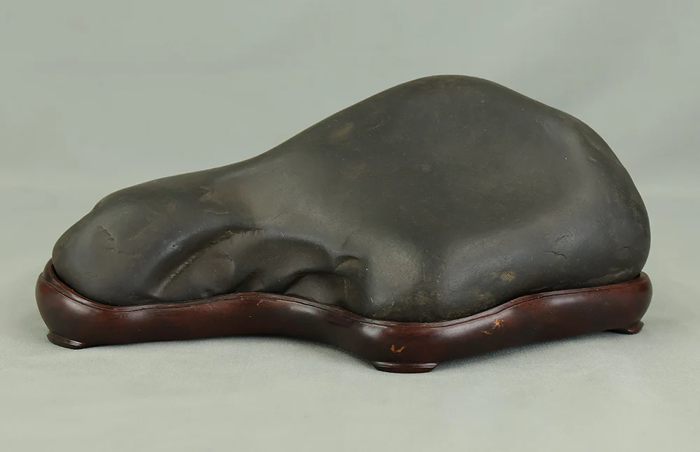 Suiseki Black Stone 4.2kg with Wooden Stand VB107 - Image 12