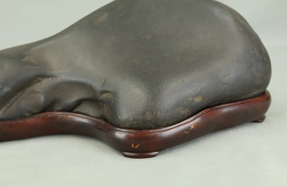 Suiseki Black Stone 4.2kg with Wooden Stand VB107 - Image 15