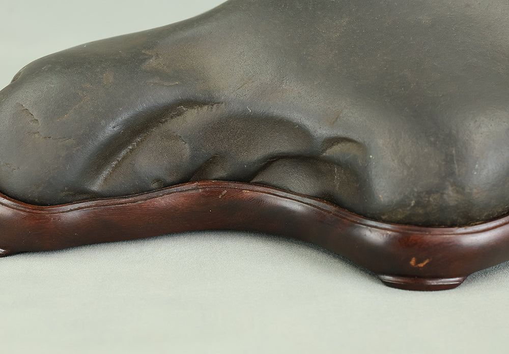 Suiseki Black Stone 4.2kg with Wooden Stand VB107 - Image 16