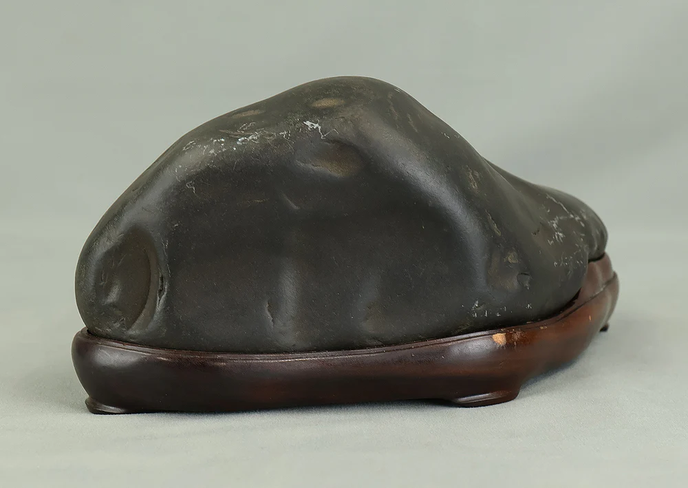 Suiseki Black Stone 4.2kg with Wooden Stand VB107 - Image 9